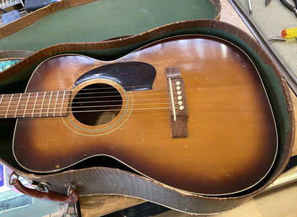 VINTAGE 1961 Guild F-20 Troubadour Sunburst Acoustic Guitar with Original Case