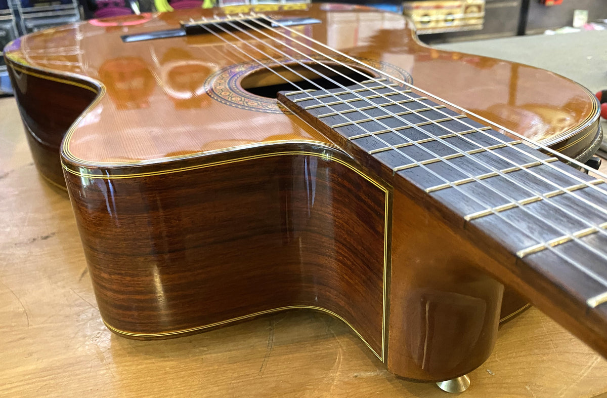 Takemine TC132SC Natural Gloss Finish Classical Nylon-String Acoustic Electric Guitar with Hardshell Case & Guitar Stand