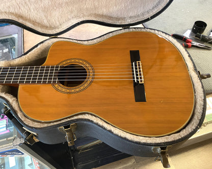 Takemine TC132SC Natural Gloss Finish Classical Nylon-String Acoustic Electric Guitar with Hardshell Case & Guitar Stand