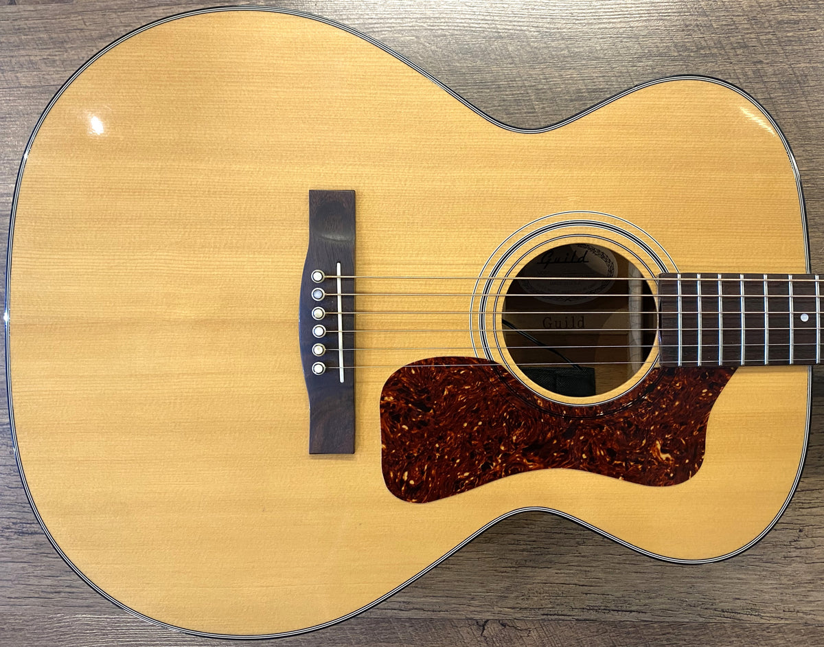 USED 1995 Guild F-30 Orchestra Model Natural Gloss Finish Acoustic-Electric Guitar with Original Hardshell Case