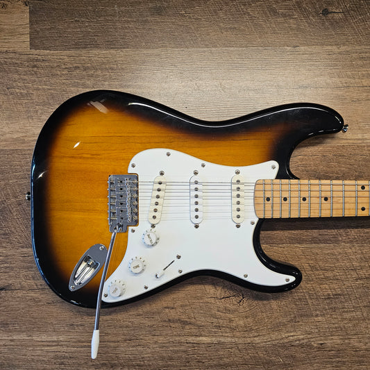 USED 2004 Fender Squire Affinity Stratocaster 3-Tone Sunburst Finish Electric Guitar