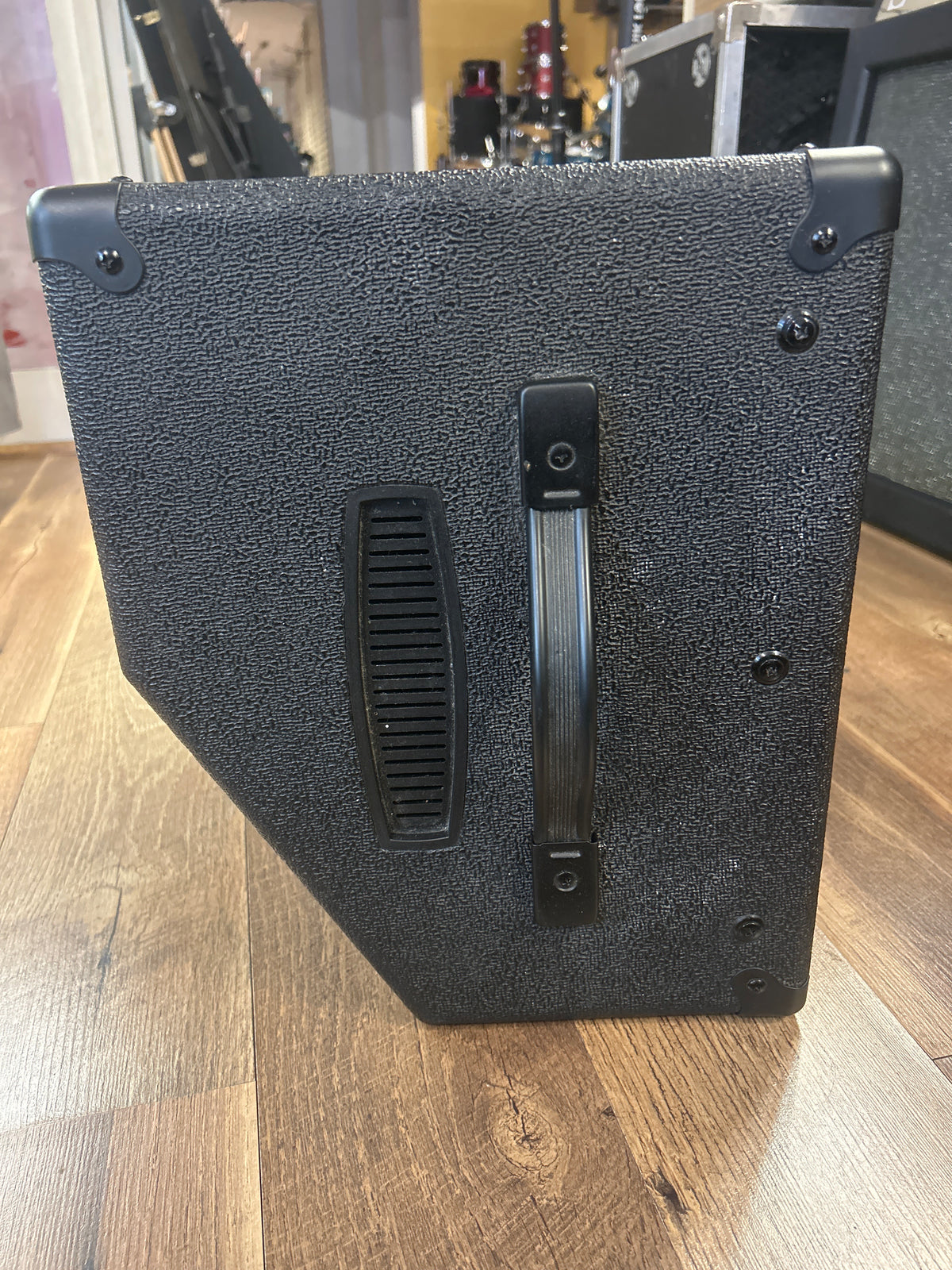 USED Ampeg BA-108 v2 20-Watt 1 x 8" Electric Bass Guitar Practice Amplifier