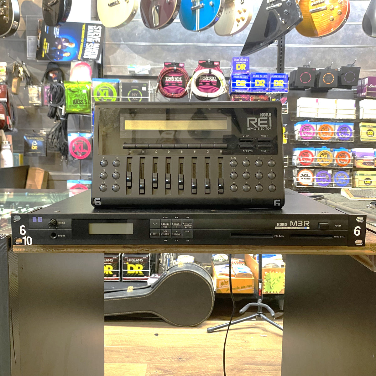 Korg M3R AI Synthesis Digital Synthesizer Rackmount Module and Korg RE1 Remote Editor with 8-Pin Cable