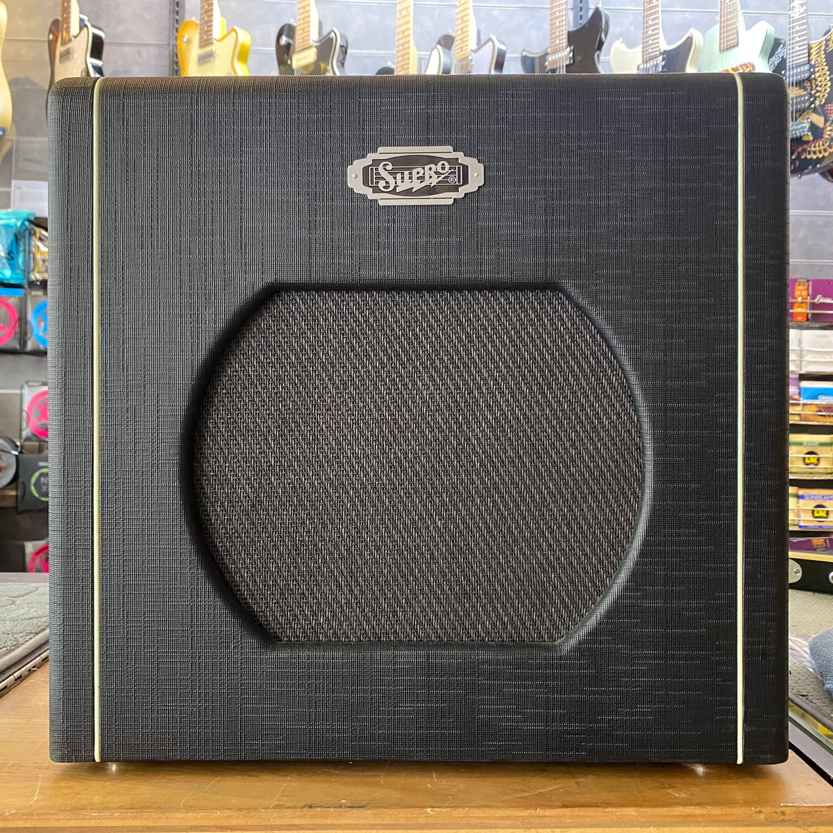 USED Supro 1812R Blues King 12 15-Watt 1 x 12" Electric Guitar Combo Amplifier